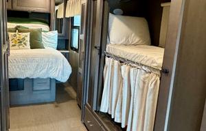 2022 Thor Motor Coach Palazzo 33.5 - Bunkhouse