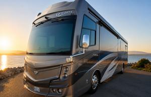 ❦ Discovery Pie ❦ Luxe Diesel • Sleeps 10 • Lounge