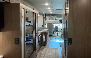 Thor Motor Coach Hurricane 34J