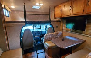 2014 Coachmen RV Freelander 28DS chevy 4500