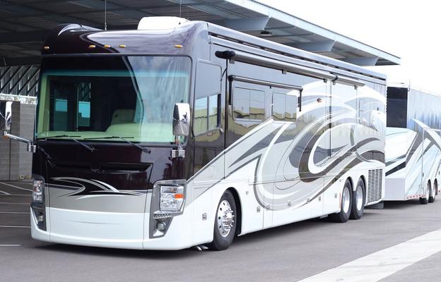 ONE OF THE CLEANEST MOTOR COACHES  OUT THERE