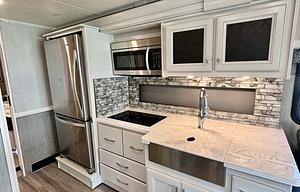 Luxury Personified: The Holiday Rambler