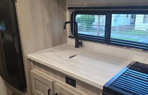 2023 Silver lake M-17BHLE RV rental photo 11