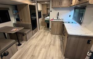 ⭐ 2025 Coleman Light• Delivery Available •Like New