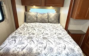 2017 Winnebago Minnie Winnie 27Q