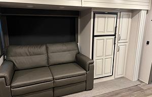 Family friendly bunkhouse with a king sized bed!