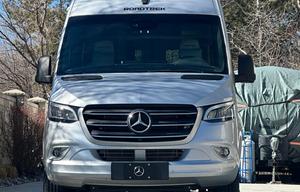 Luxury Mercedes Camper Van Easy Drive and Starlink