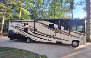 2014 Georgetown 351DSF RV rental photo 3