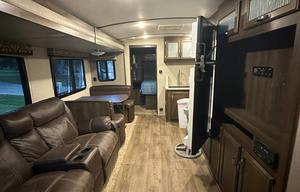2019 Keystone RV Premier Ultra Lite 29BHPR RV rental photo 8