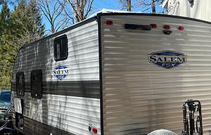 Lightweight trailer perfect for family getaway!