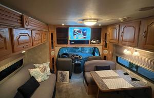 2004 Concord 225LE Ford RV rental photo 10