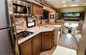 2021 Thor Omni 5 Star Luxury RV 4x4 Diesel
