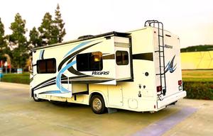 ✨ Taffy Vegas ✨ Sleek Coach – Slide-out, Sleeps 5