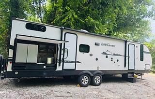 2020 Forest River RV Cherokee Black Label 294GEBGBL RV rental photo 1