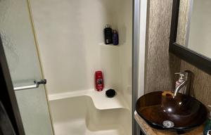 2016 Momentum 376TH RV rental photo 4