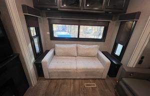 The Eagle Retreat – Luxury Jayco Eagle King Suite