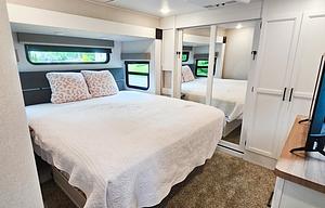 Prime Time RV Crusader 335RLP