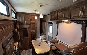 Spacious 2016 Keystone Cougar 326RDS