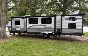 2024 Couchman - Perfect for Your Next Adventure!