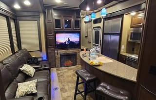 2015 Dutchmen RV Voltage V3990 Loaded!