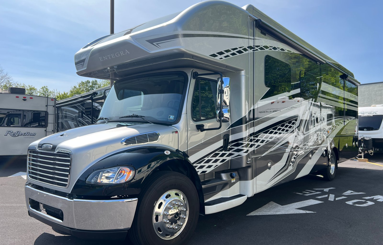 2023 Entegra Coach Accolade XL 37L