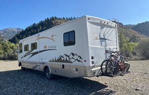 Earth Trekker 35’ Motorcoach for 7