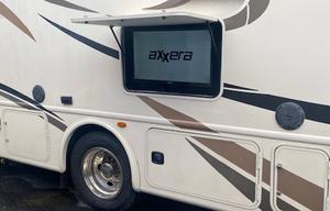 30 Ft Class A Motor Coach - Pets Allowed