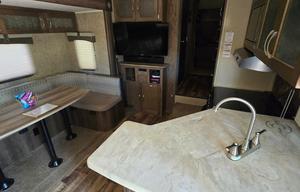 Cozy Little 5th Wheel