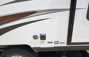 Easy to tow hard shell camper trailer for 5