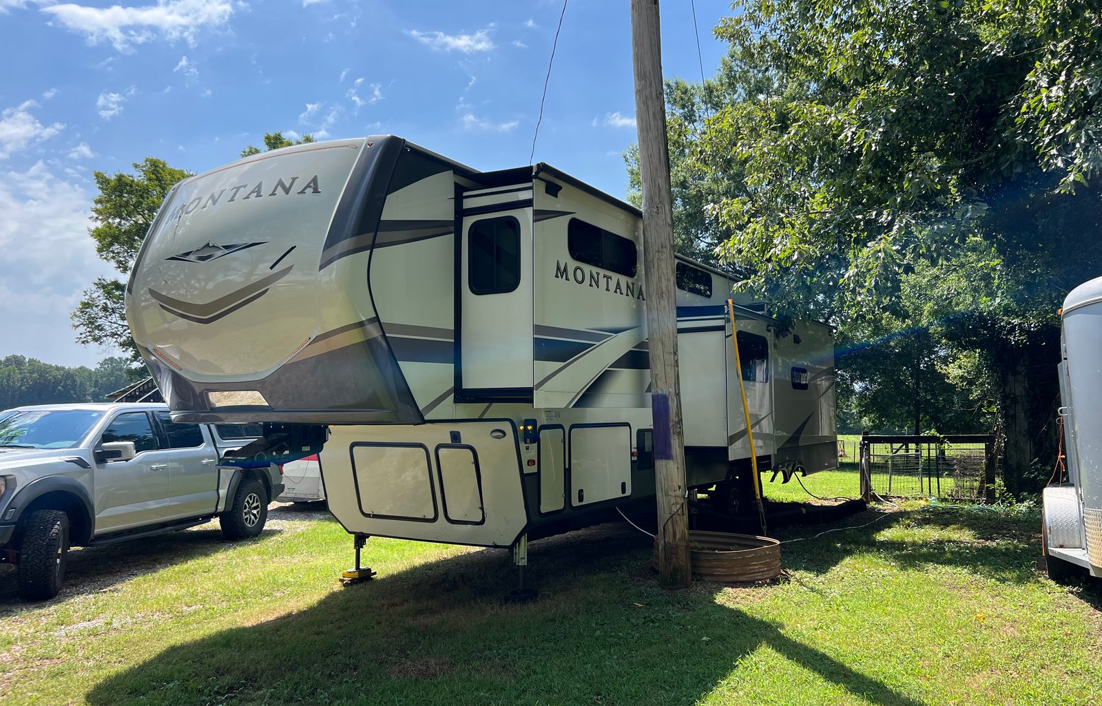 2020 Keystone Montana- HAL494
