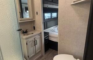 C14 2022 Entegra Coach Odyssey Luxury RV- Sleep10