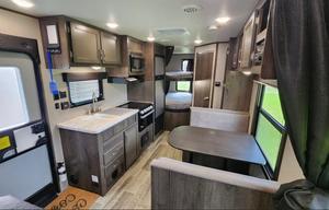 Adventure-Ready Family Camper/Sleeps 7/2021 Jayco