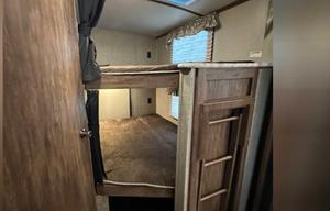 2018 Keystone RV Cougar Half-Ton Series 29BHS RV rental photo 6