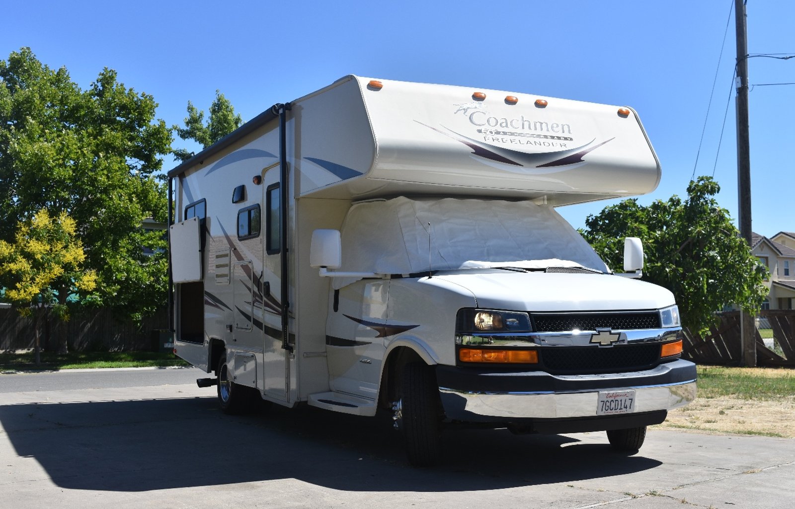 Perfect Couples Coach + 2 kids 23ft Freelander