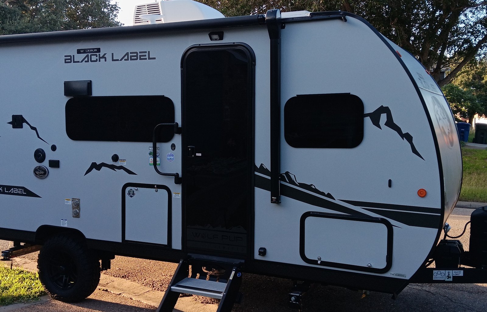 2024 FOREST RIVER RV CHEROKEE WOLF PUP BLACK
