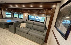 LUXURY RV