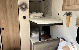 2025 Coleman 17B Cozy Nomad