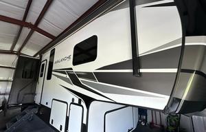 2021 Keystone RV Avalanche 378BH RV rental photo 1