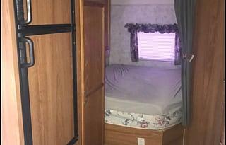 2004 Coleman The Highlander Series Avalon RV rental photo 2