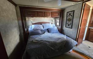 Luxury Winnebago Tour 40CD Experience
