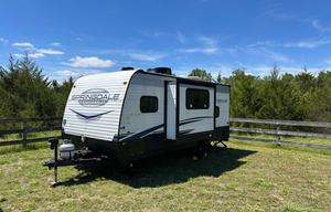 Light & Cozy Camper - Adventure Awaits!
