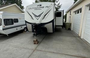 Outdoors RV 27 BHS