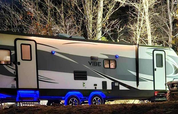 2018 Vibe Extreme Lite 277RLS RV rental photo 1