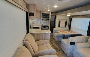 Modern Coachmen Catalina | Sleeps 6
