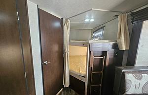 2016 Cherokee Grey Wolf 26DBH RV rental photo 12