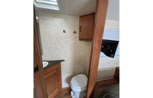 2010 Coachmen Freelander | Clean & Roomy Family RV