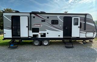 2019 Coleman Lantern 263BH –Spacious Family Camper