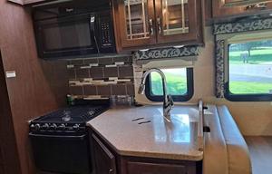 LIKE NEW- 31 foot Class C with Bunkbeds!!
