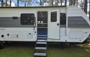 Family friendly with spacious private bunkroom!