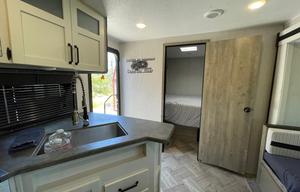 Glamping Haven: 2 Bdrms, Cozy Fire & Paws Welcome!